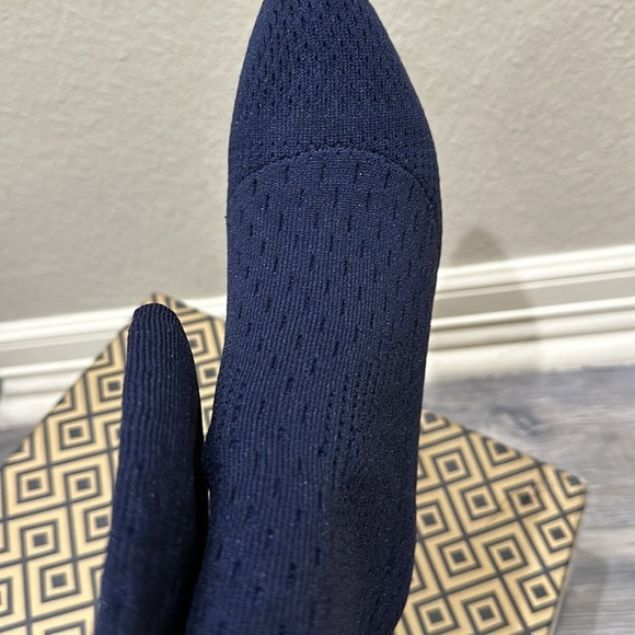 NWT Charles by Charles David navy blue knit high boot. Size 6.5 - Picture 5 of 6
